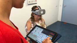 VR-bril bij fysiotherapie Zorggroep Almere