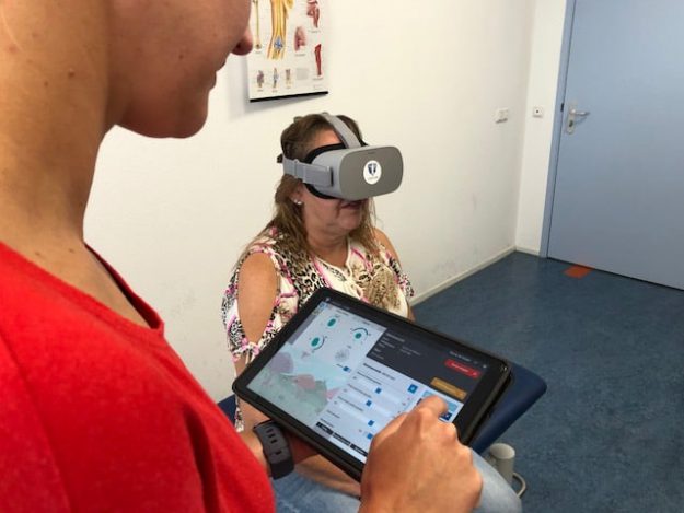 VR-bril bij fysiotherapie Zorggroep Almere