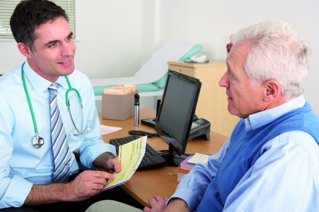 Huisarts en client in gesprek