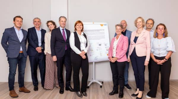 Ondertekening samenwerkingsovereenkomt Positief Gezond Almere